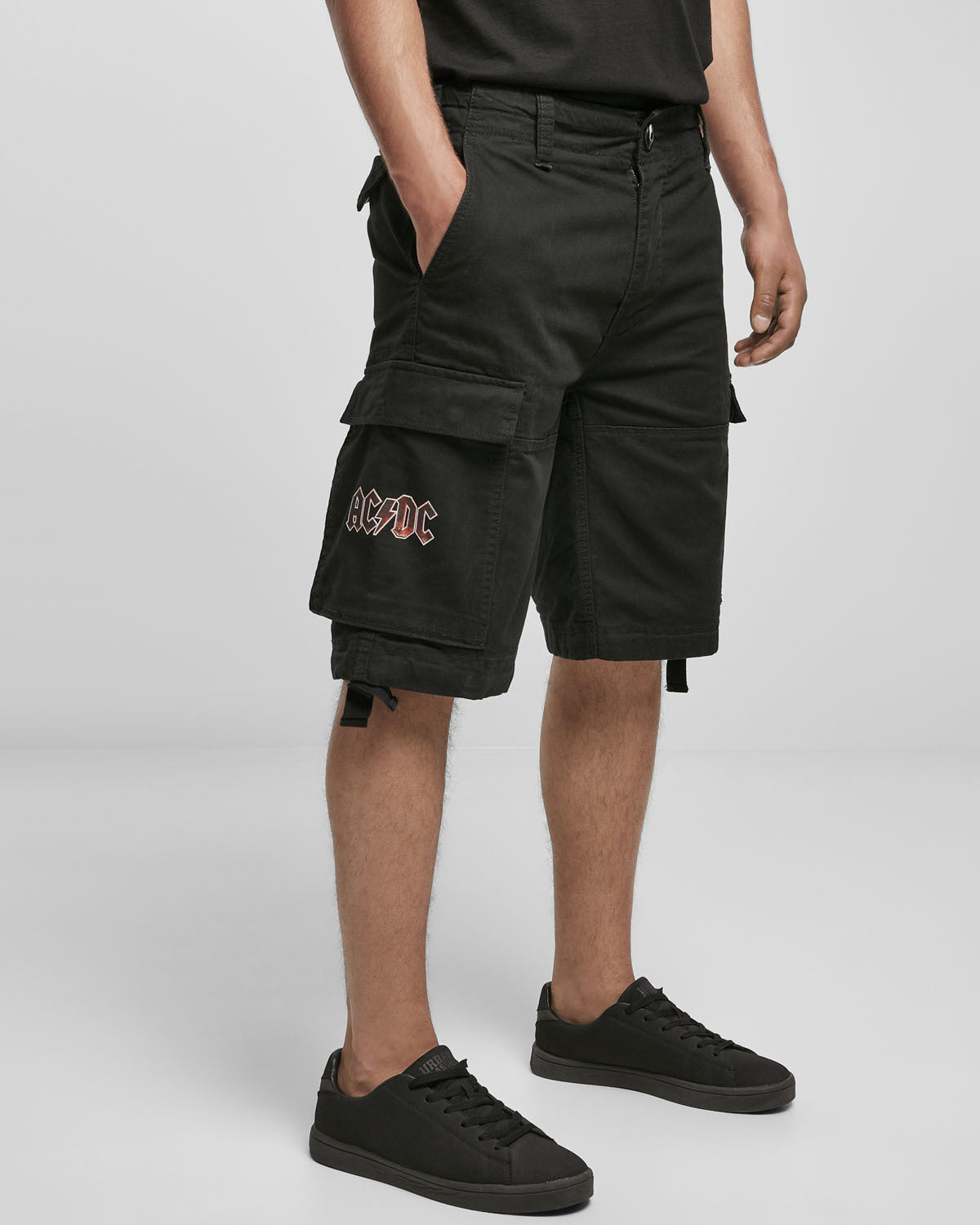 Urban Classics AC/DC vintage reisitaskushortsit - Musta