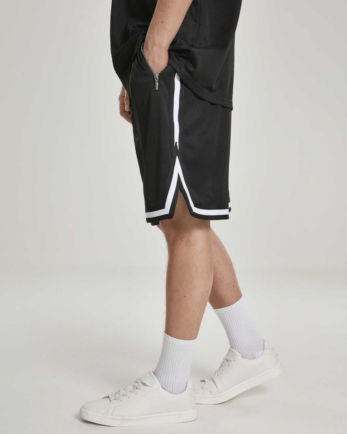 Urban Classics Stripe mesh shortsit - Musta/Valkoinen