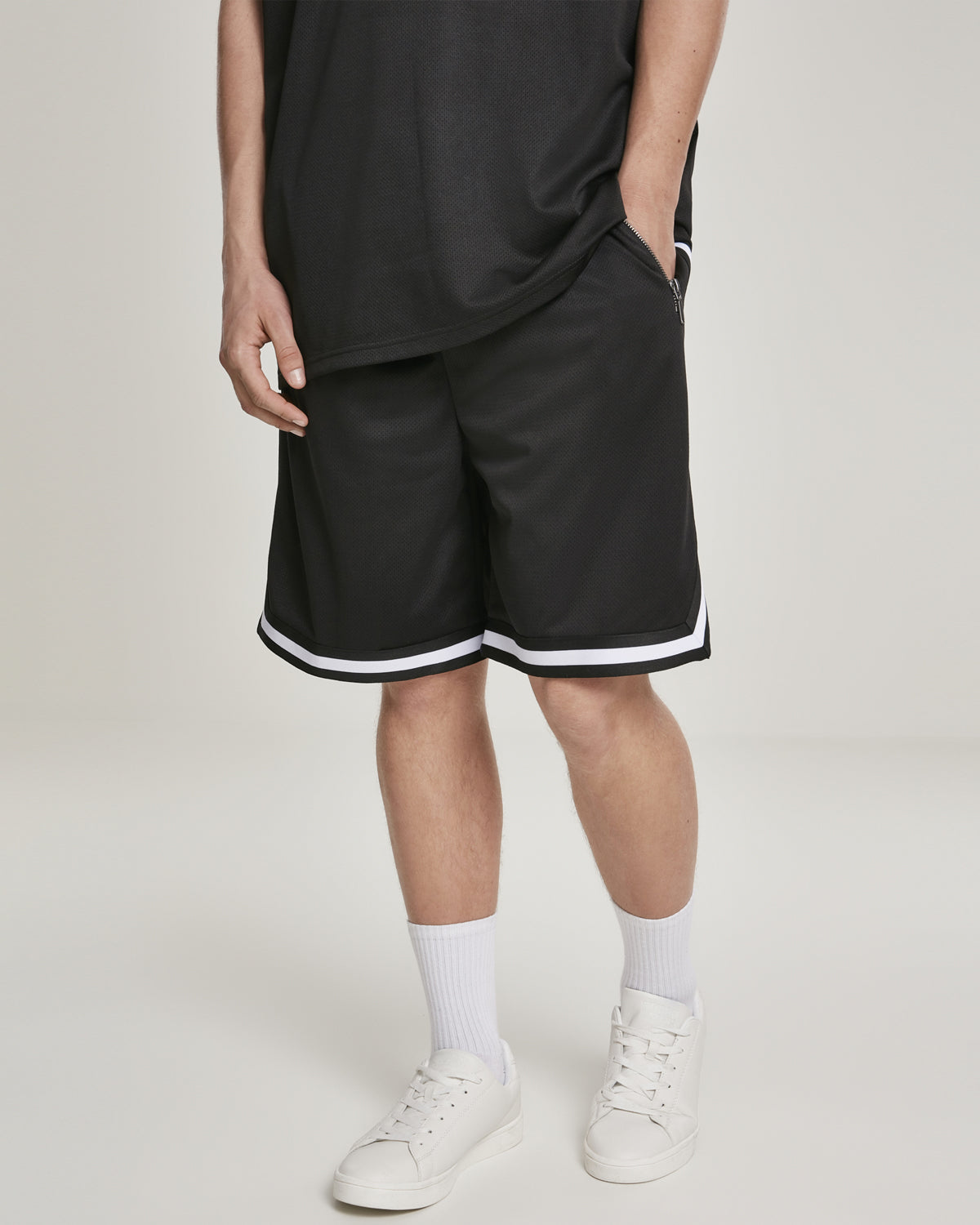 Urban Classics Stripe mesh shortsit - Musta/Valkoinen