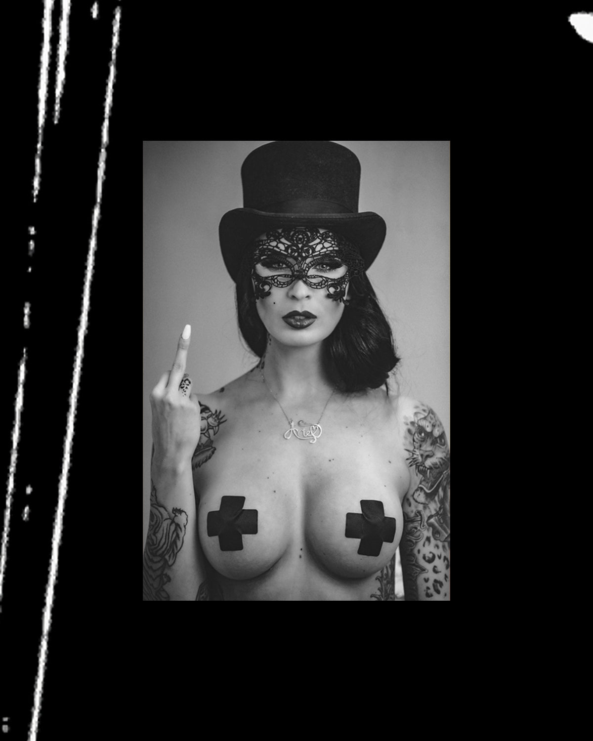 Disturb Artists \ Sini Ariell Fuck You t-paita - Musta 5XL