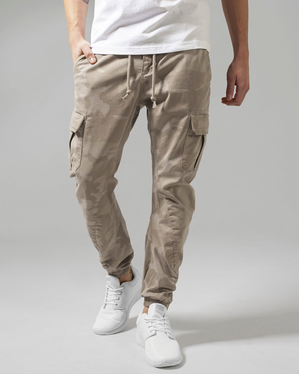 Urban Classics Zane reisitaskuhousut - Beige camo L32