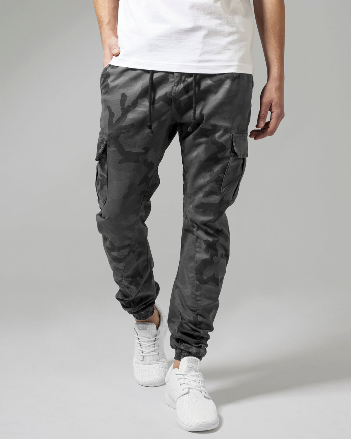 Urban Classics Zane reisitaskuhousut - Harmaa camo L32