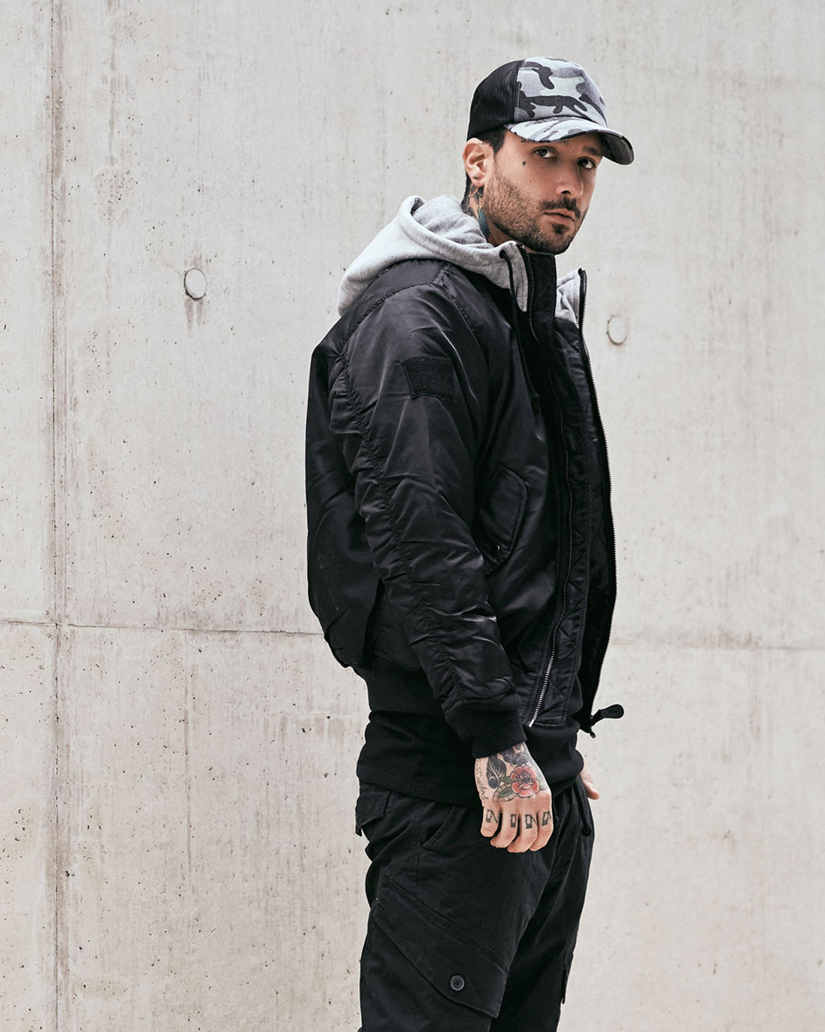Brandit MA1 hooded bombertakki - Musta/Harmaa