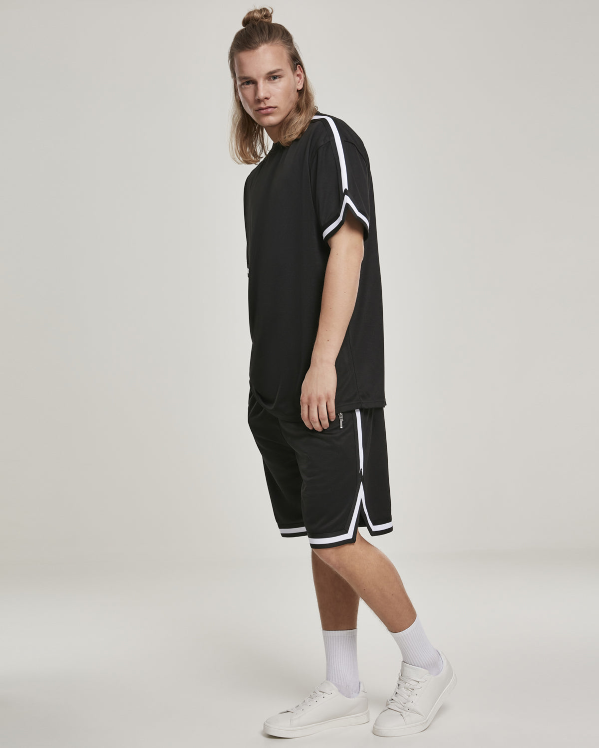 Urban Classics Stripe mesh shortsit - Musta/Valkoinen