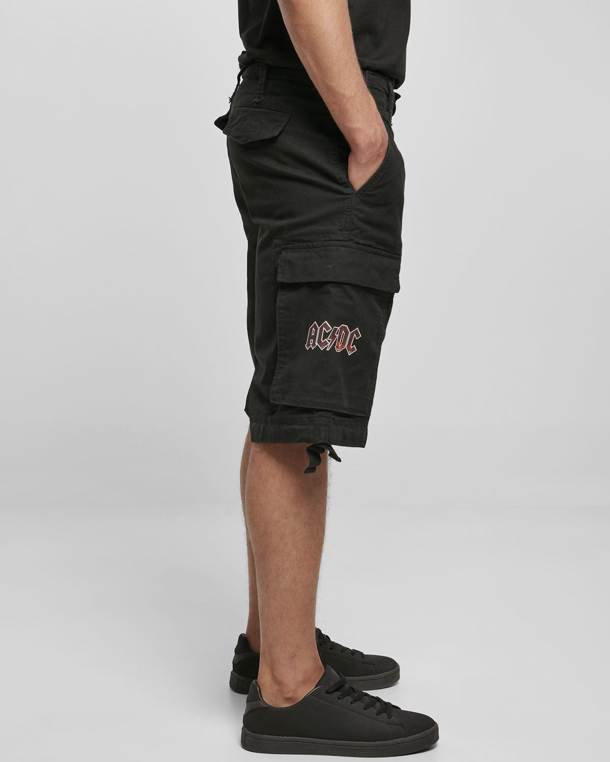 Urban Classics AC/DC vintage reisitaskushortsit - Musta
