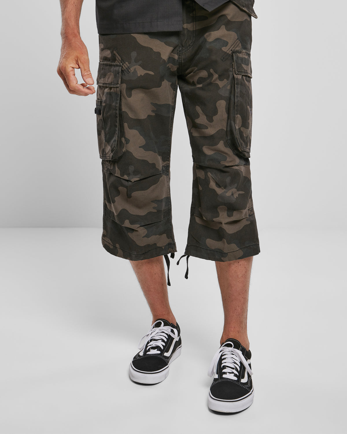 Brandit Industry 3/4 reisitaskushortsit - Tumma Camo